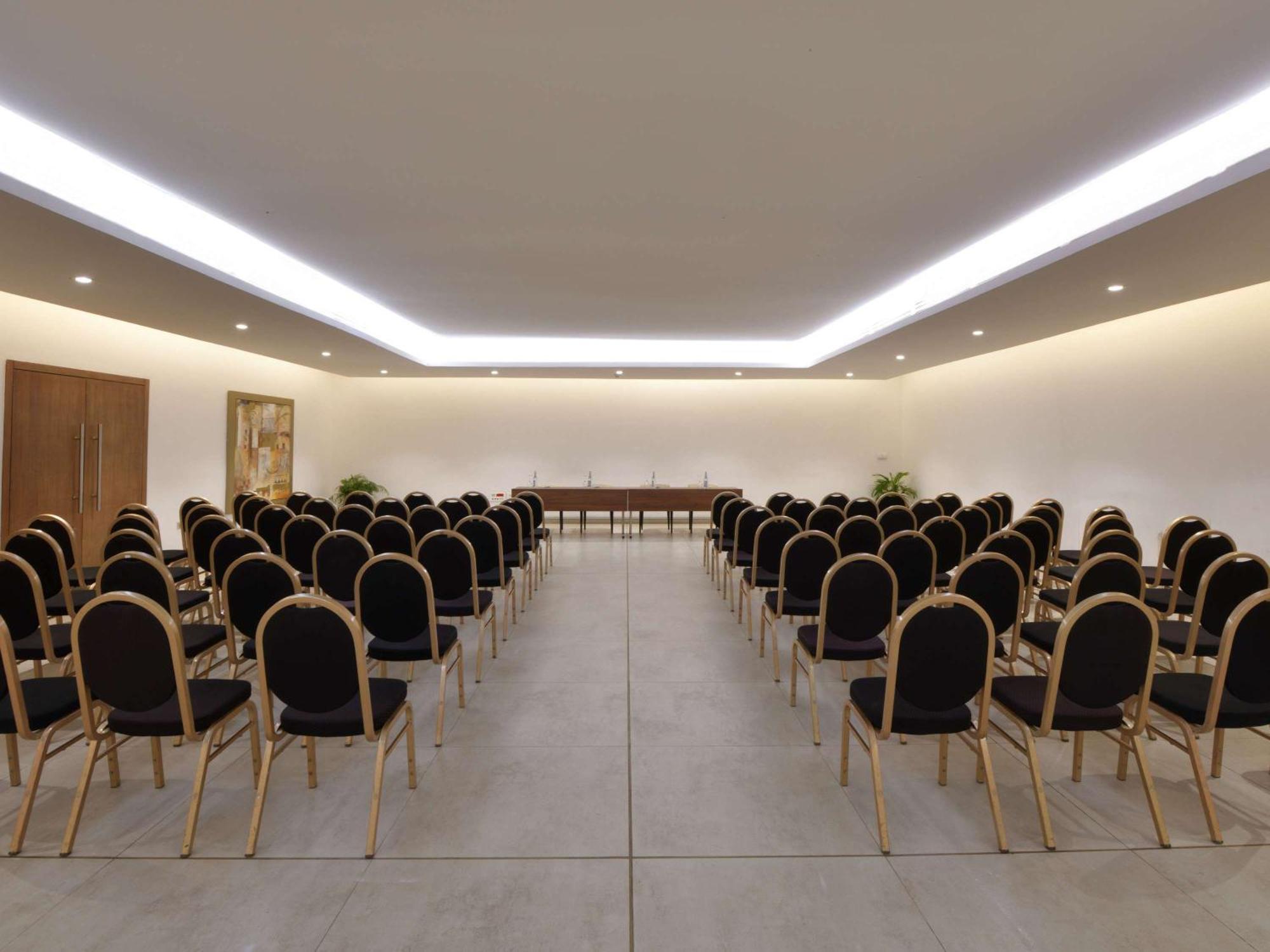 Pullman Kinshasa Grand Hotel Экстерьер фото