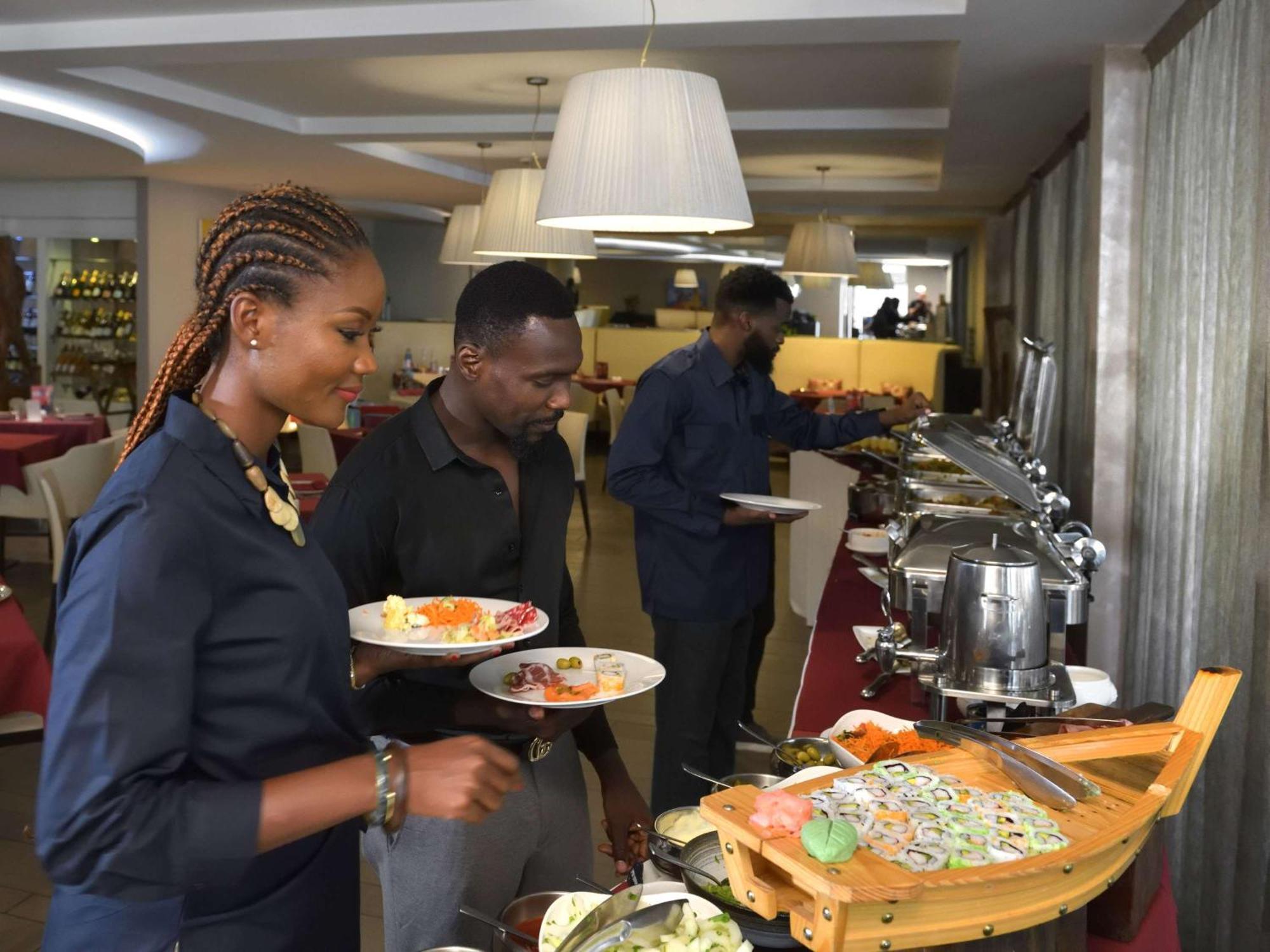 Pullman Kinshasa Grand Hotel Экстерьер фото